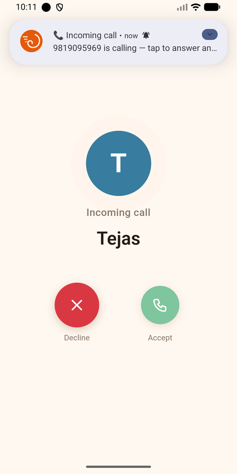 Incoming call screen with accept and decline buttons